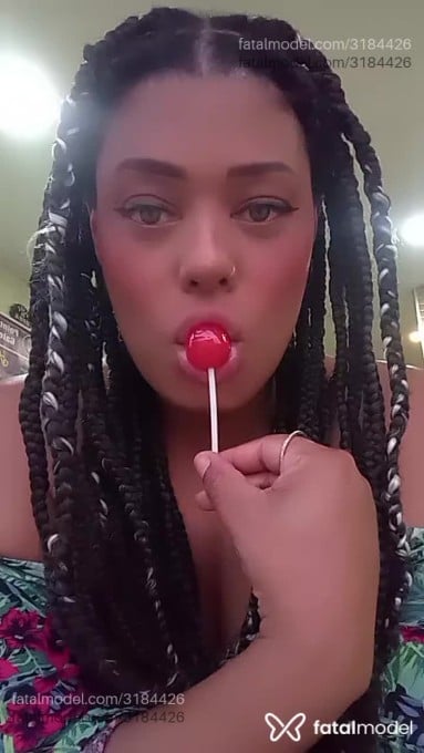 Acompanhante mulher com cabelo castanho de olhos castanhos em Virtual - Ana Dias