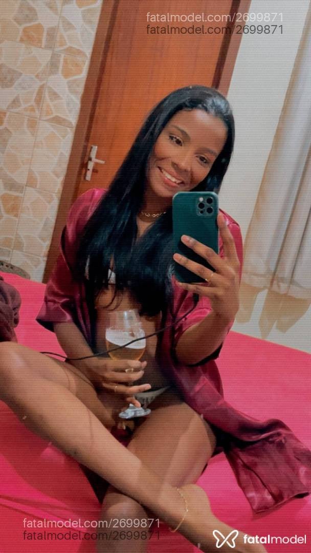 Acompanhante mulher morena (o) de olhos pretos em Ubá - Julia Alencar
