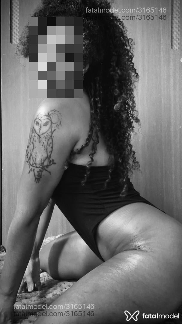 Acompanhante mulher com cabelo castanho de olhos castanhos em Itajaí - Ebonyhotwife