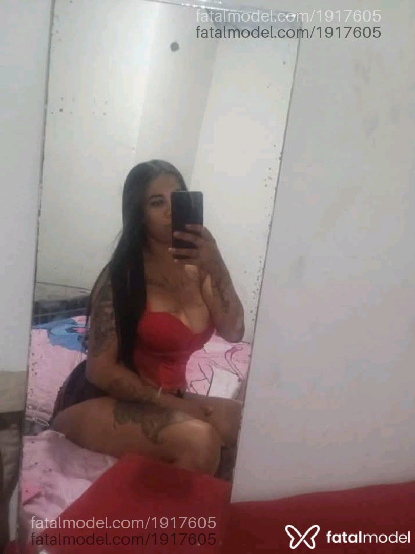 Acompanhante mulher com cabelo castanho de olhos castanhos - Letícia