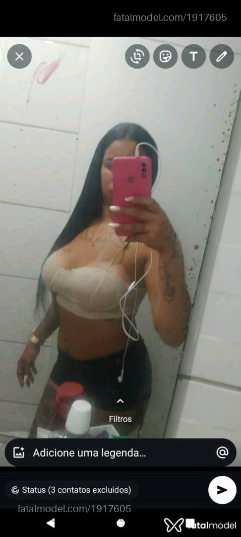 Acompanhante mulher com cabelo castanho de olhos castanhos - Letícia