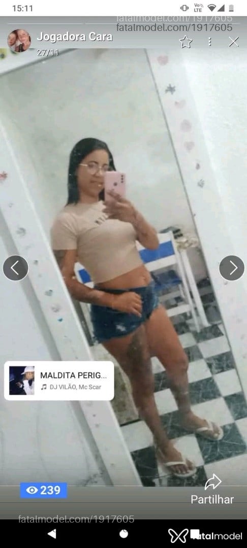 Acompanhante mulher com cabelo castanho de olhos castanhos - Letícia