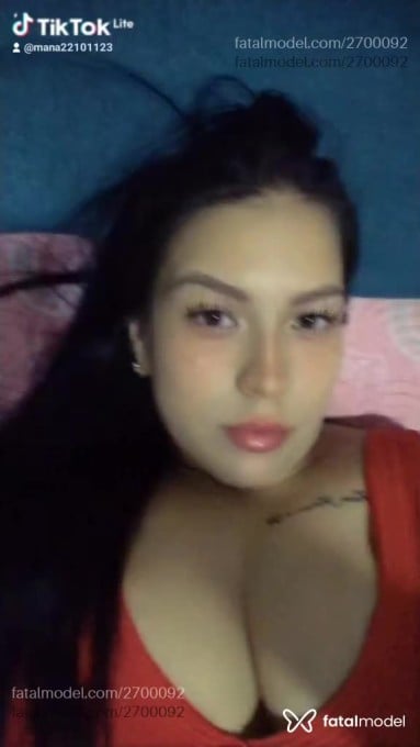 Acompanhante mulher com cabelo castanho de olhos castanhos em Maringá - Jenifer