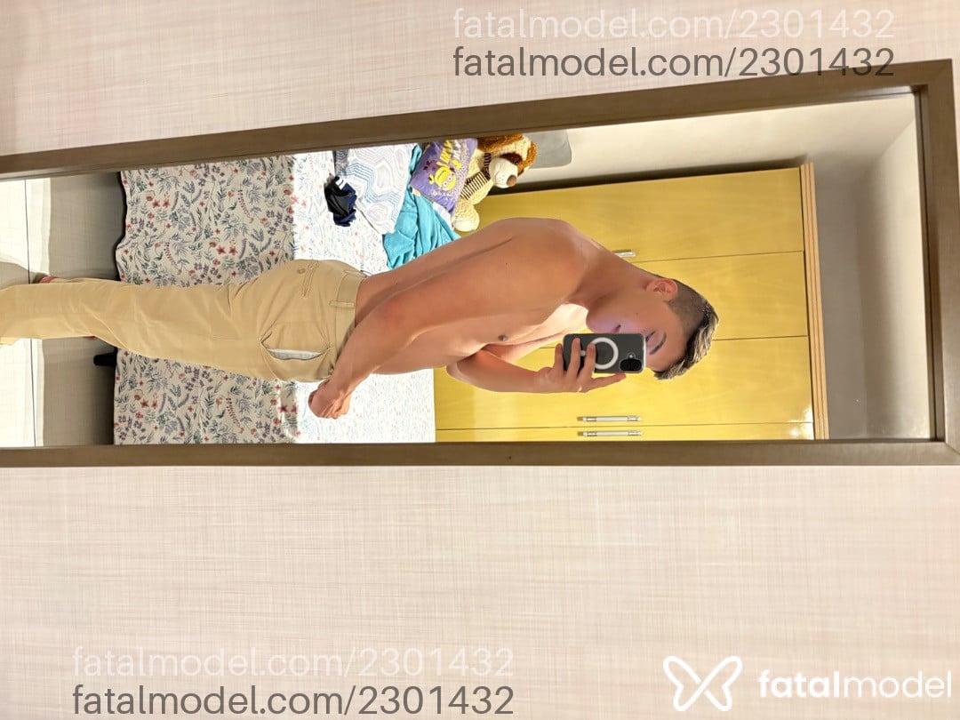 Acompanhante homem com cabelo castanho de olhos castanhos em São Paulo - Youngerboy
