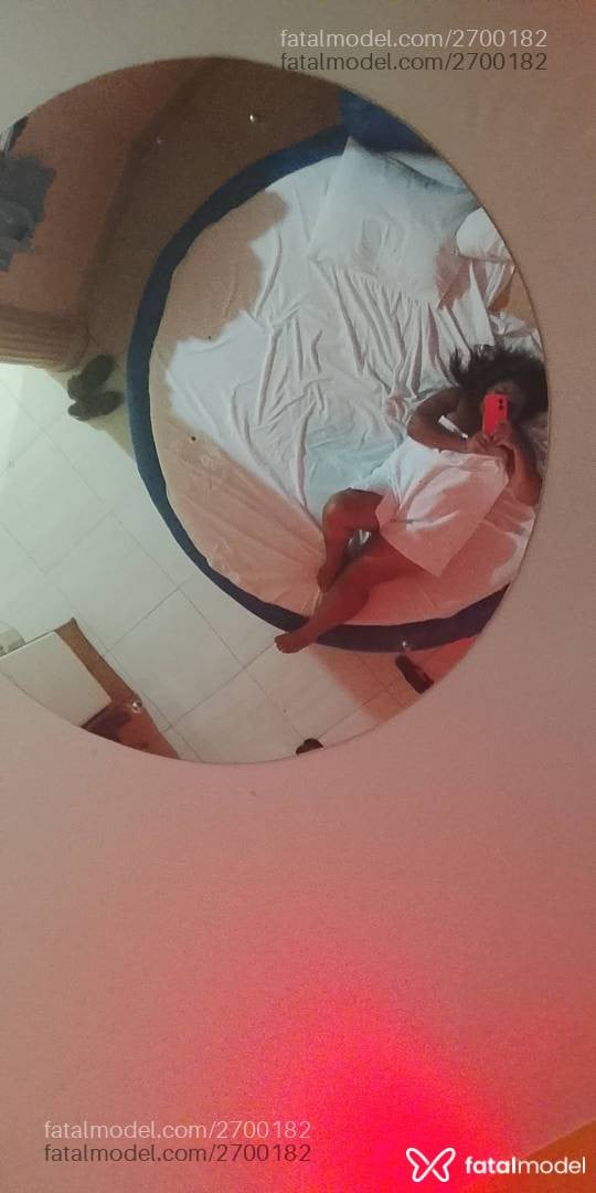 Acompanhante mulher morena (o) de olhos castanhos - Julia