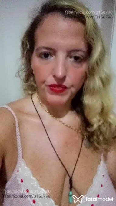 Acompanhante mulher loira (o) de olhos castanhos em Virtual - Luna Morena