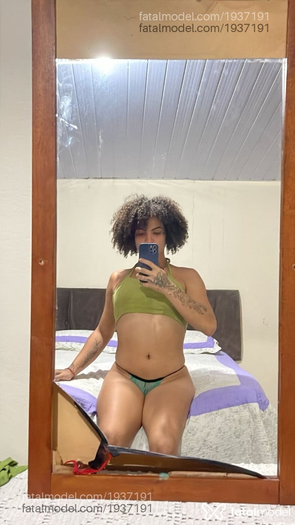 Acompanhante mulher trans com cabelo castanho de olhos castanhos em Goiânia - Agatha