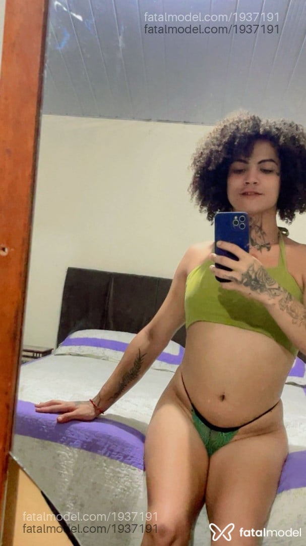 Acompanhante mulher trans com cabelo castanho de olhos castanhos em Goiânia - Agatha