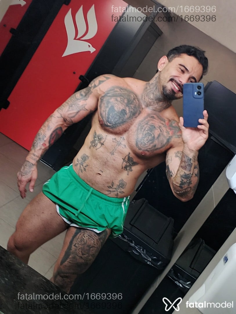 Acompanhante homem com cabelo castanho de olhos castanhos em São Paulo Acompanhante homem com cabelo castanho de olhos castanhos em São Paulo - Raul Amorim
