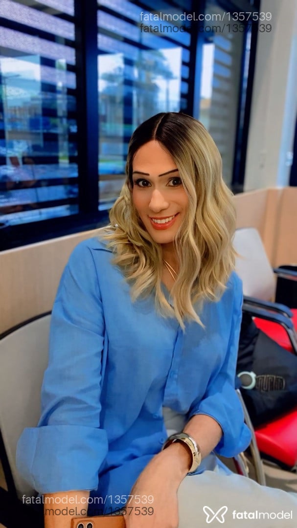 Acompanhante travesti com cabelo castanho de olhos verdes em Sapiranga Acompanhante travesti com cabelo castanho de olhos verdes em Sapiranga - Bruna Holl
