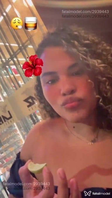 Acompanhante mulher morena (o) de olhos castanhos em Teixeira de Freitas Acompanhante mulher morena (o) de olhos castanhos em Teixeira de Freitas - Júlia Martins