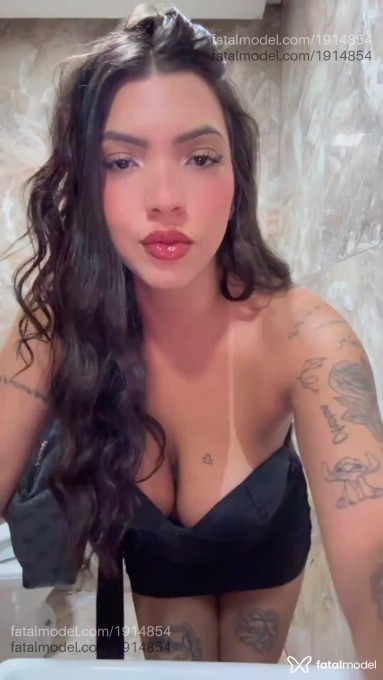 Acompanhante mulher morena (o) de olhos pretos - Brenda Santos Acompanhante mulher morena (o) de olhos pretos - Brenda Santos