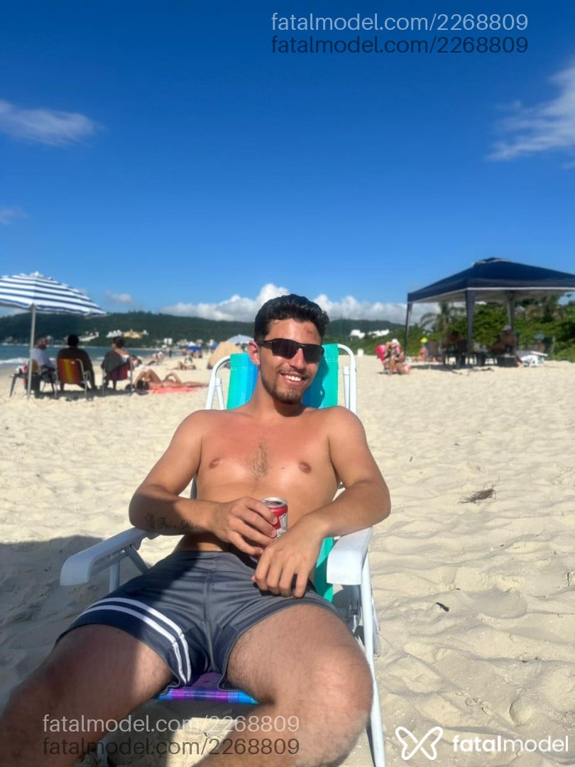 Acompanhante homem morena (o) de olhos castanhos em Florianópolis - Adriano Scarpa