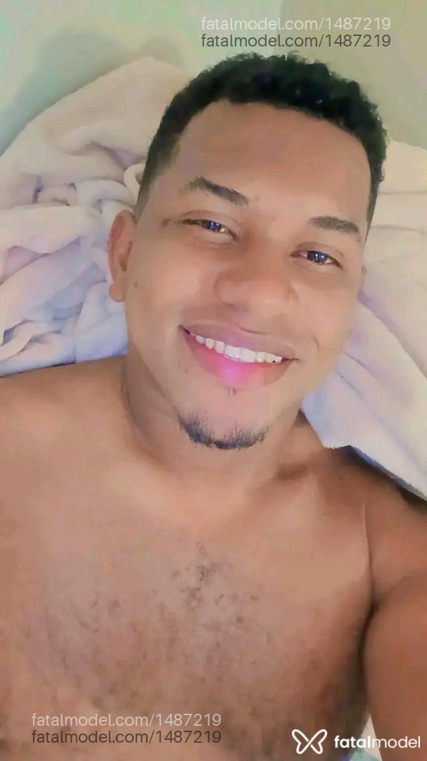 Acompanhante homem morena (o) de olhos castanhos - Gatopreto Acompanhante homem morena (o) de olhos castanhos - Gatopreto