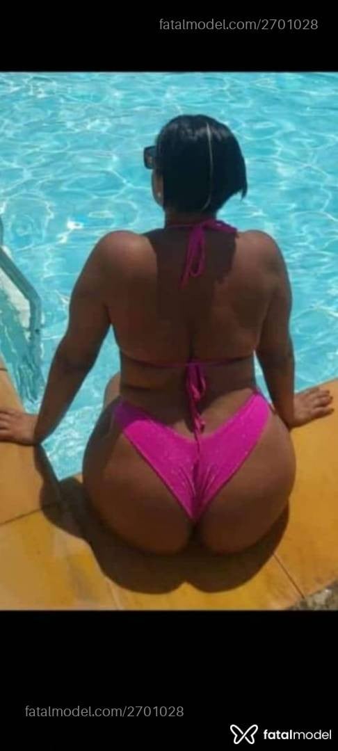Acompanhante mulher morena (o) de olhos pretos - Yasmin