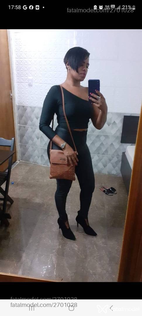 Acompanhante mulher morena (o) de olhos pretos - Yasmin