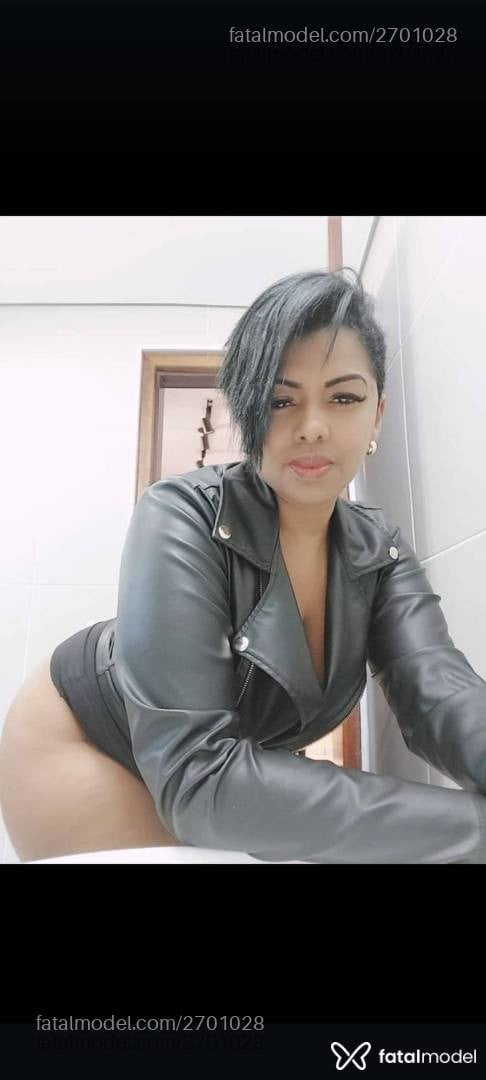 Acompanhante mulher morena (o) de olhos pretos - Yasmin