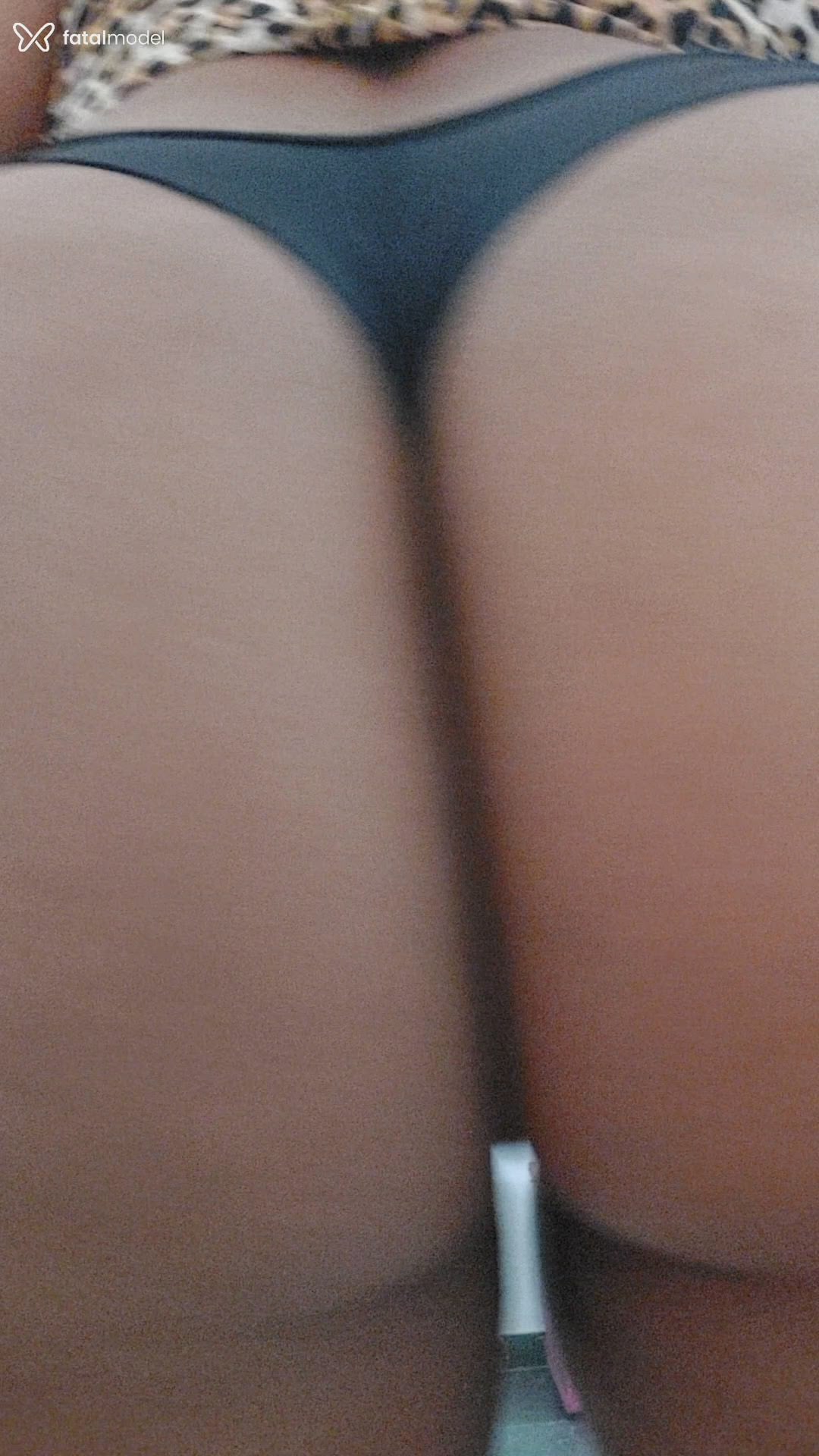 Acompanhante mulher morena (o) de olhos pretos - Yasmin