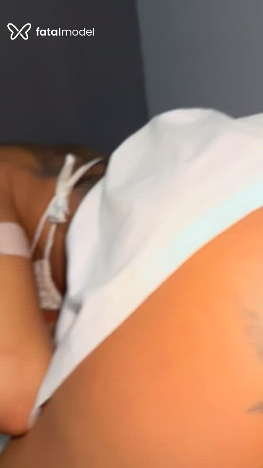 Acompanhante mulher trans com cabelo castanho de olhos pretos - Gabrielly Assis