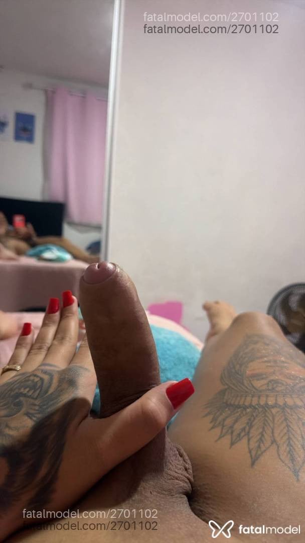 Acompanhante mulher trans com cabelo castanho de olhos pretos - Gabrielly Assis
