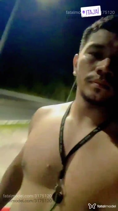 Acompanhante homem com cabelo castanho de olhos castanhos em Itajaí - Henrique