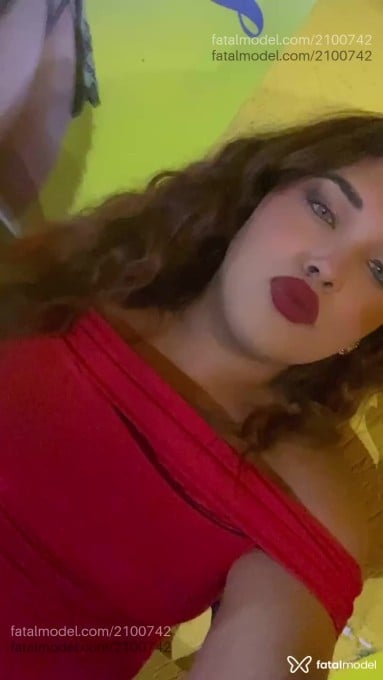 Acompanhante mulher trans com cabelo castanho de olhos castanhos em Goiânia - Thalita Still