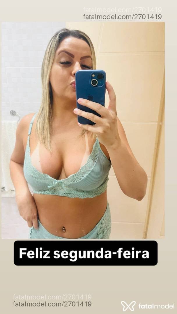 Acompanhante mulher loira (o) de olhos castanhos - Juliana Travassos
