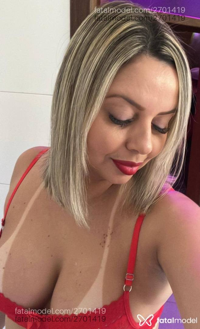 Acompanhante mulher loira (o) de olhos castanhos - Juliana Travassos