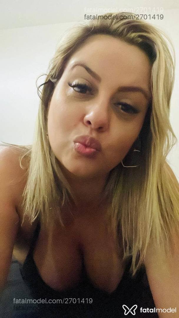 Acompanhante mulher loira (o) de olhos castanhos - Juliana Travassos
