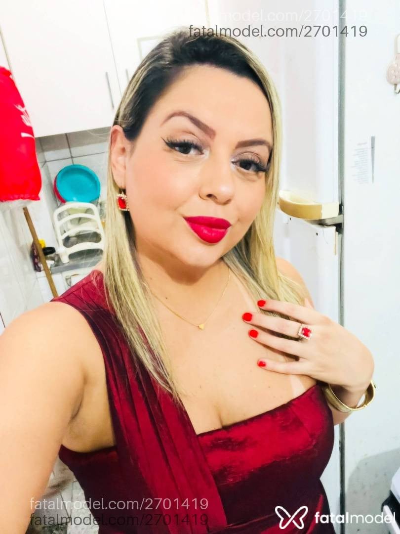 Acompanhante mulher loira (o) de olhos castanhos - Juliana Travassos