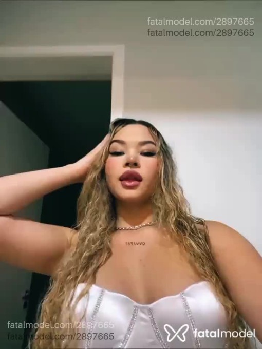 Acompanhante mulher com cabelo castanho de olhos castanhos em São José do Rio Preto - Sara Lemos