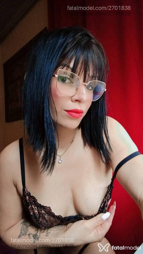 Acompanhante mulher morena (o) de olhos castanhos - Melissa