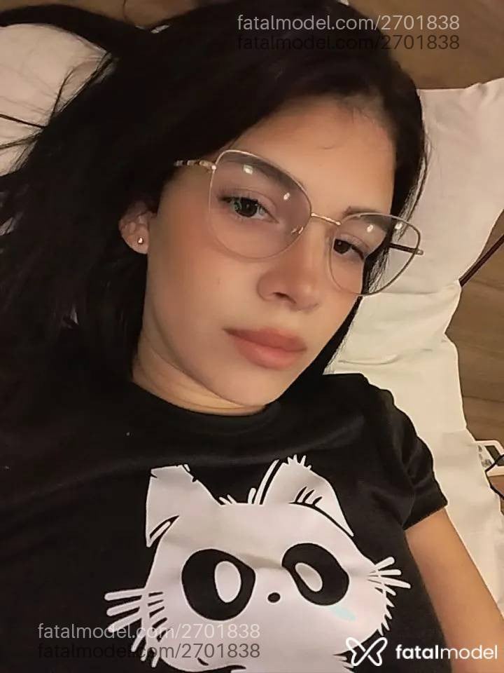 Acompanhante mulher morena (o) de olhos castanhos - Melissa