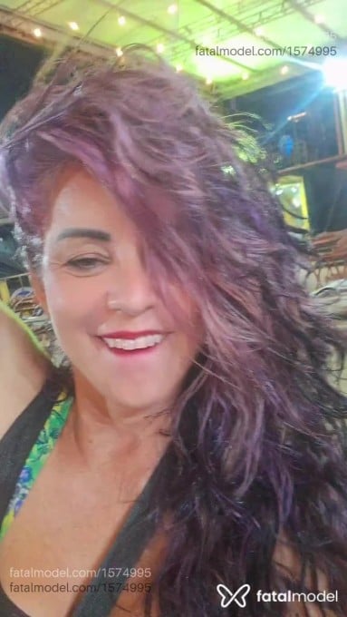 Acompanhante mulher com cabelo colorido de olhos cinza - Vanessa Braga Acompanhante mulher com cabelo colorido de olhos cinza - Vanessa Braga