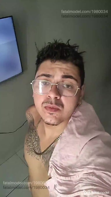 Acompanhante homem com cabelo castanho de olhos castanhos em Natal Acompanhante homem com cabelo castanho de olhos castanhos em Natal - Arcanjo Aamon