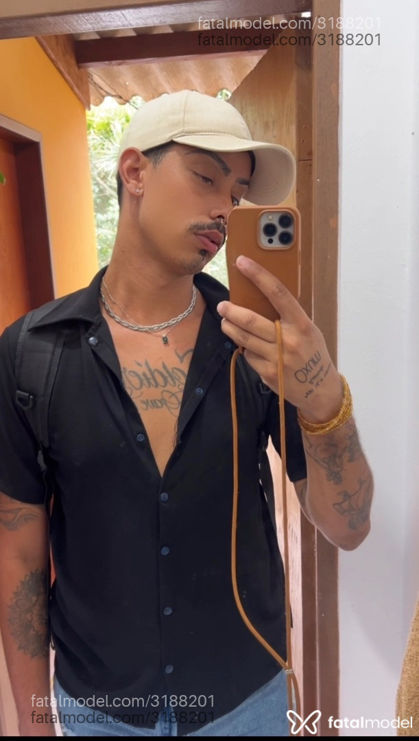 Acompanhante homem com cabelo castanho de olhos mel em Florianópolis - Tom Wmbellyne