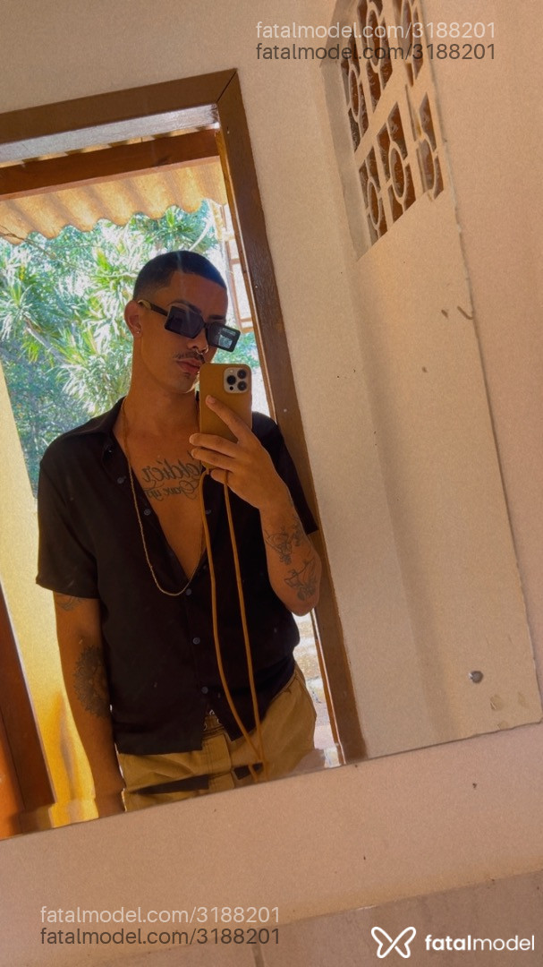 Acompanhante homem com cabelo castanho de olhos mel em Florianópolis - Tom Wmbellyne