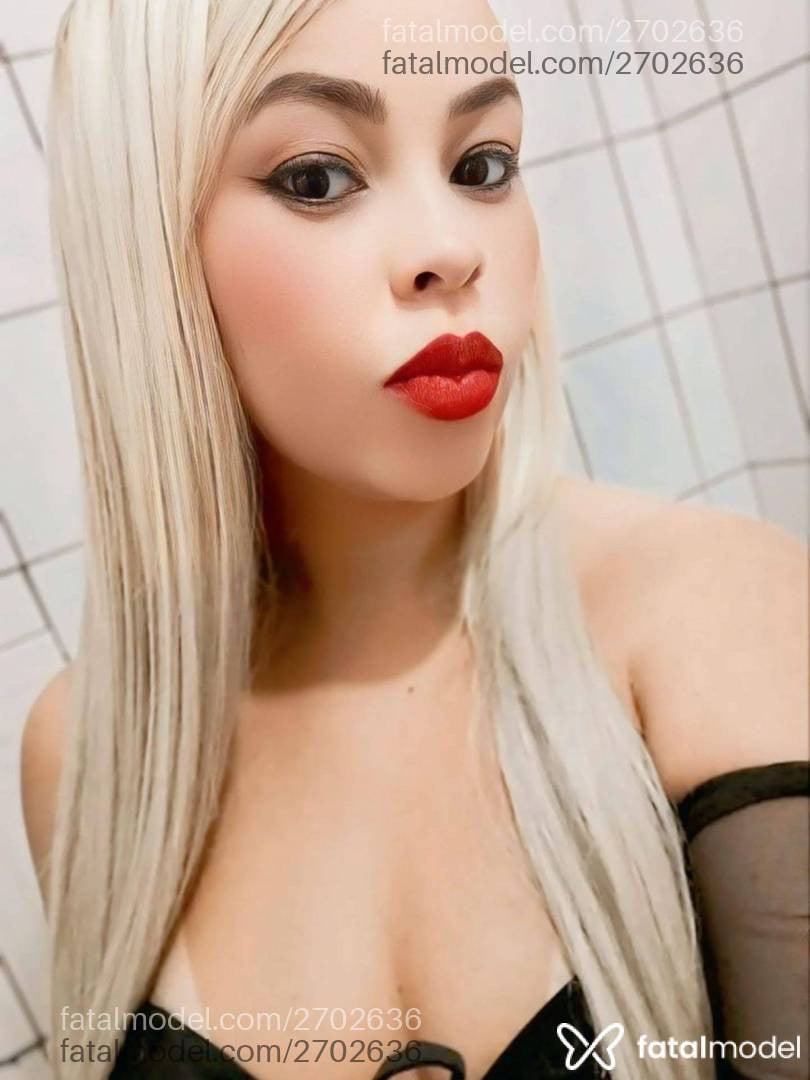 Acompanhante mulher loira (o) de olhos castanhos - Cristal