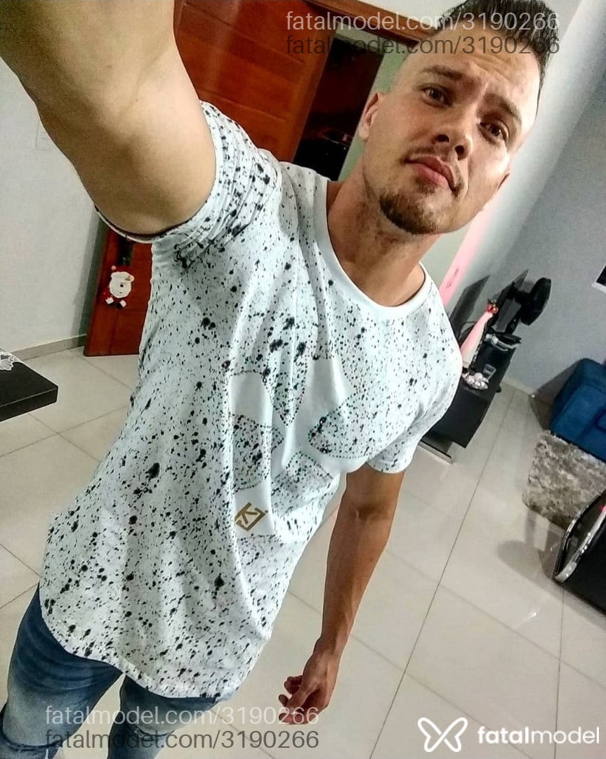Acompanhante homem loira (o) de olhos verdes - Thiago Acompanhante homem loira (o) de olhos verdes - Thiago