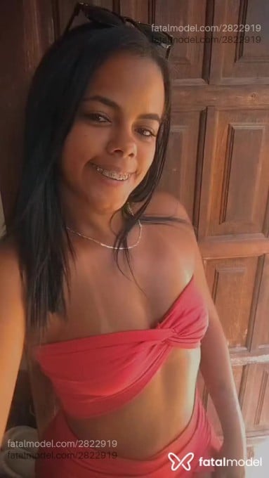 Acompanhante mulher com cabelo castanho de olhos pretos em Bom Jesus do Itabapoana Acompanhante mulher com cabelo castanho de olhos pretos em Bom Jesus do Itabapoana - Vanessa Hellen