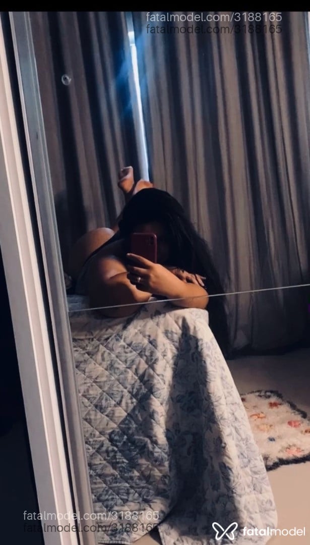 Acompanhante mulher com cabelo castanho de olhos castanhos em Várzea da Palma - Déborah