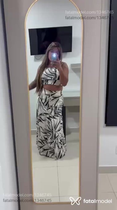 Acompanhante mulher trans com cabelo castanho de olhos castanhos em Juiz de Fora - Maitê