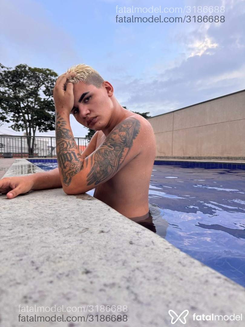 Acompanhante homem loira (o) de olhos castanhos em Virtual - Miguel