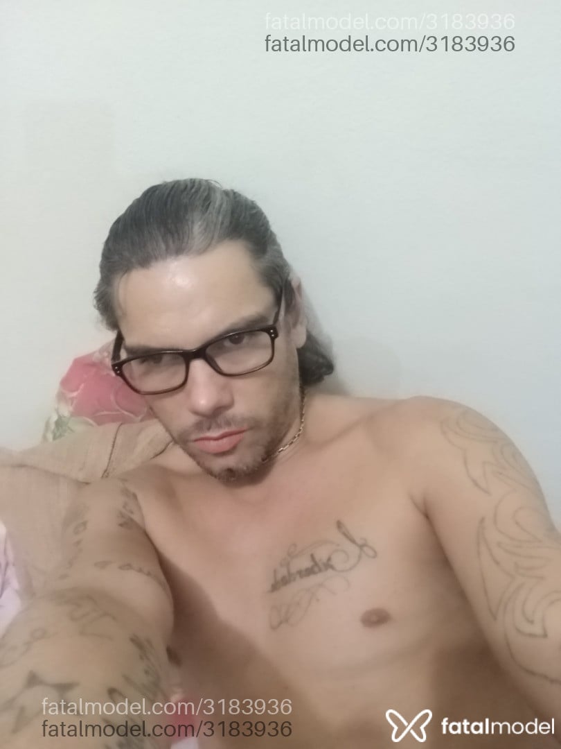Acompanhante homem com cabelo castanho de olhos castanhos - Gabriel Carlos Acompanhante homem com cabelo castanho de olhos castanhos - Gabriel Carlos