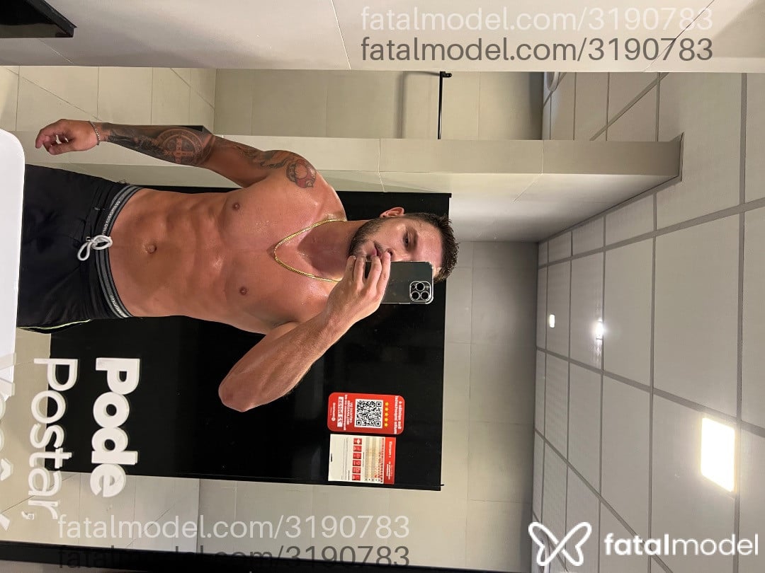 Acompanhante homem com cabelo castanho de olhos castanhos em Virtual - Daniel