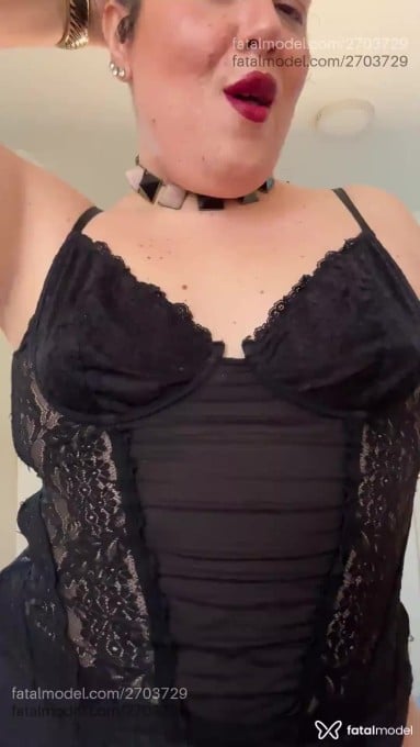 Acompanhante mulher trans com cabelo castanho de olhos castanhos em Virtual - Coccinelle