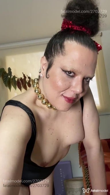 Acompanhante mulher trans com cabelo castanho de olhos castanhos em Virtual - Coccinelle