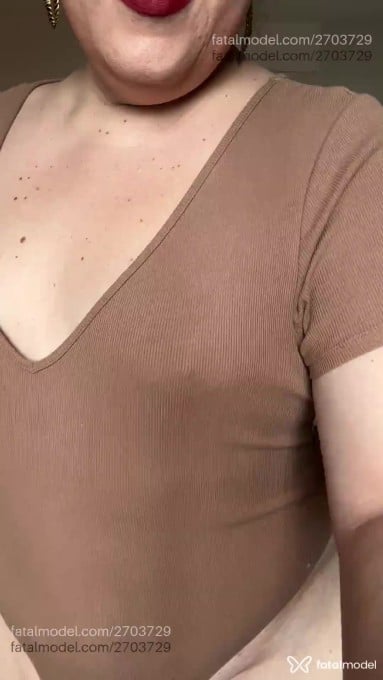 Acompanhante mulher trans com cabelo castanho de olhos castanhos em Virtual - Coccinelle