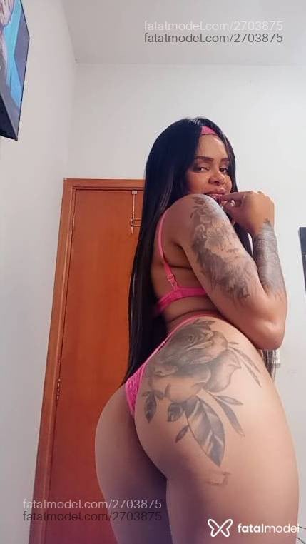 Acompanhante mulher com cabelo castanho de olhos castanhos - Alana