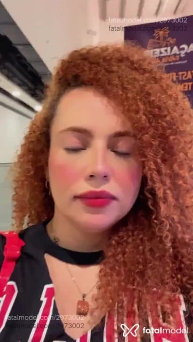 Acompanhante mulher ruiva (o) de olhos mel - Alyssa
